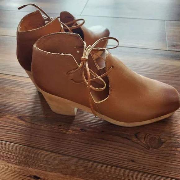 Clogs - Picture 3 of 5